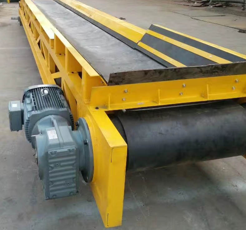 槽型皮帶輸送機(jī)展示圖.jpg 槽型皮帶輸送機(jī)展示圖.jpg